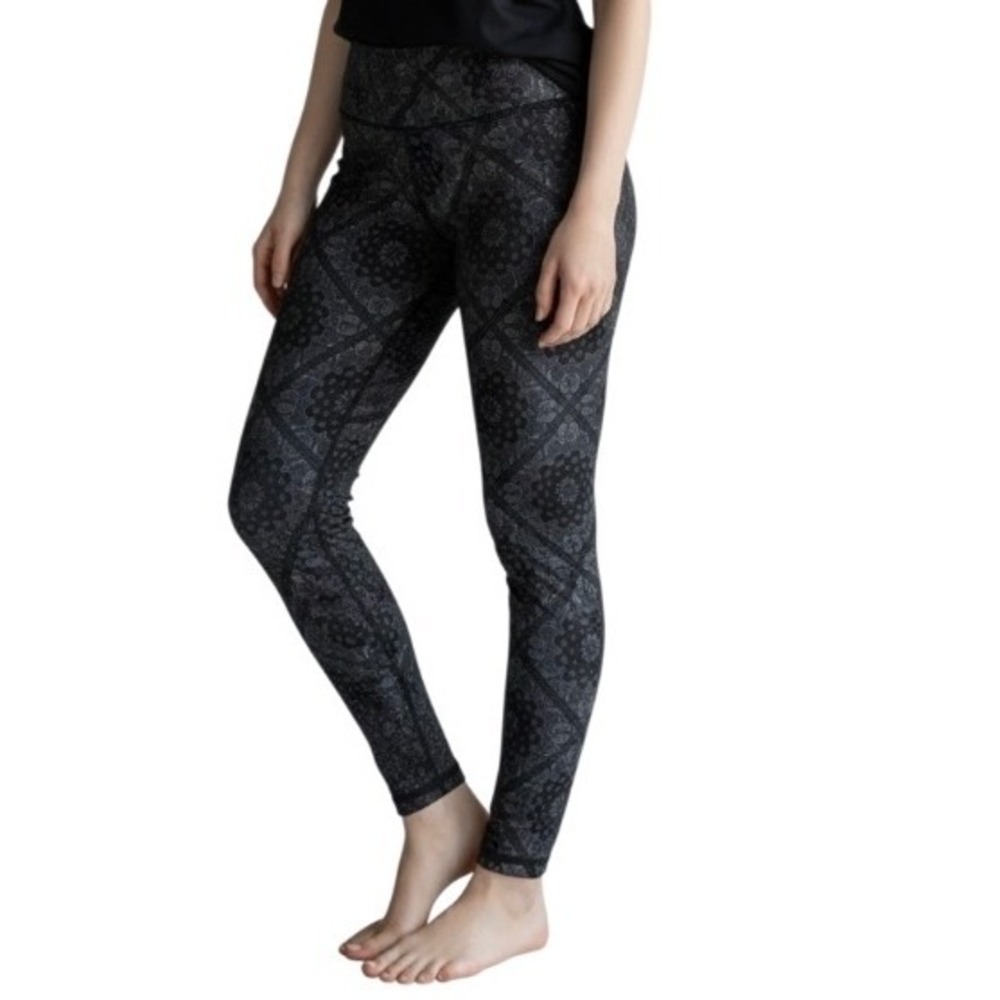 Scorpio Sol Vinyasa High Waist Legging Black‎ Bandana Women's Medium NWT